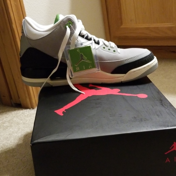 Jordan 3 Retro - Picture 2 of 2